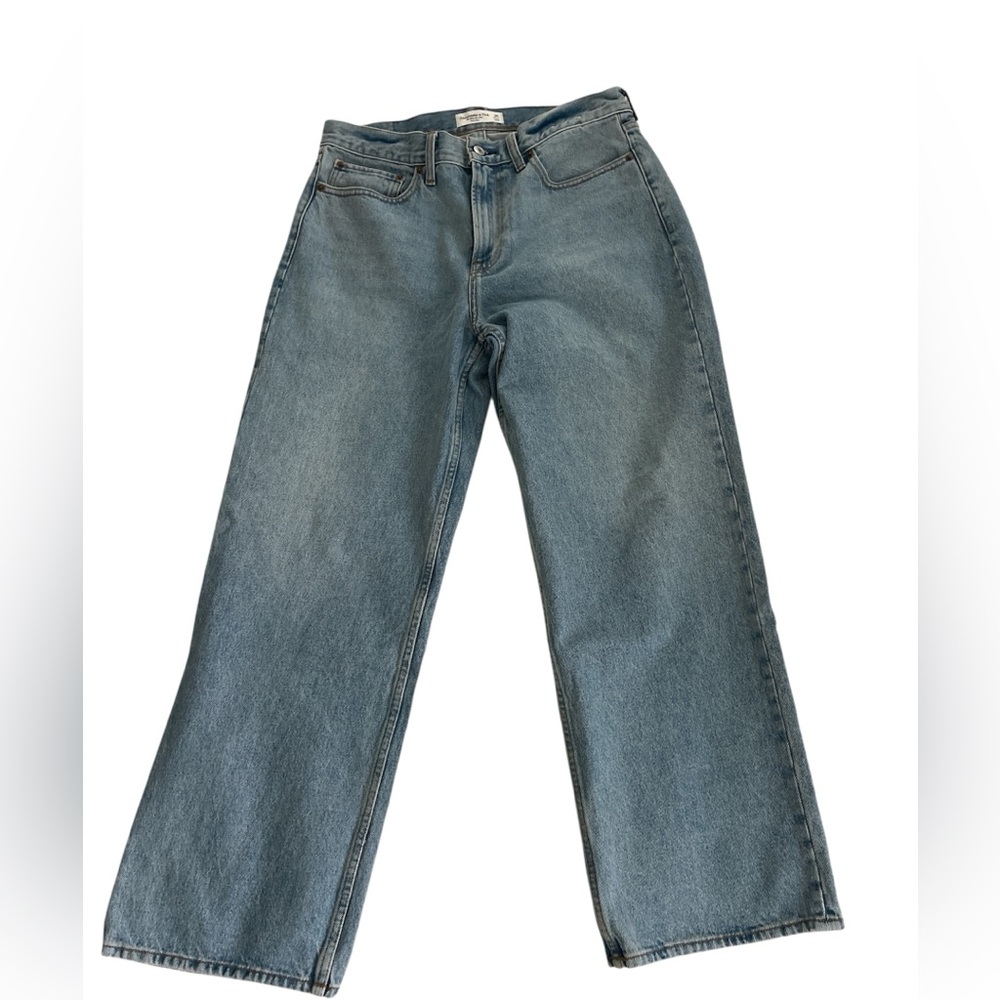 NWOT attached Abercrombie mid rise slouchy jean
